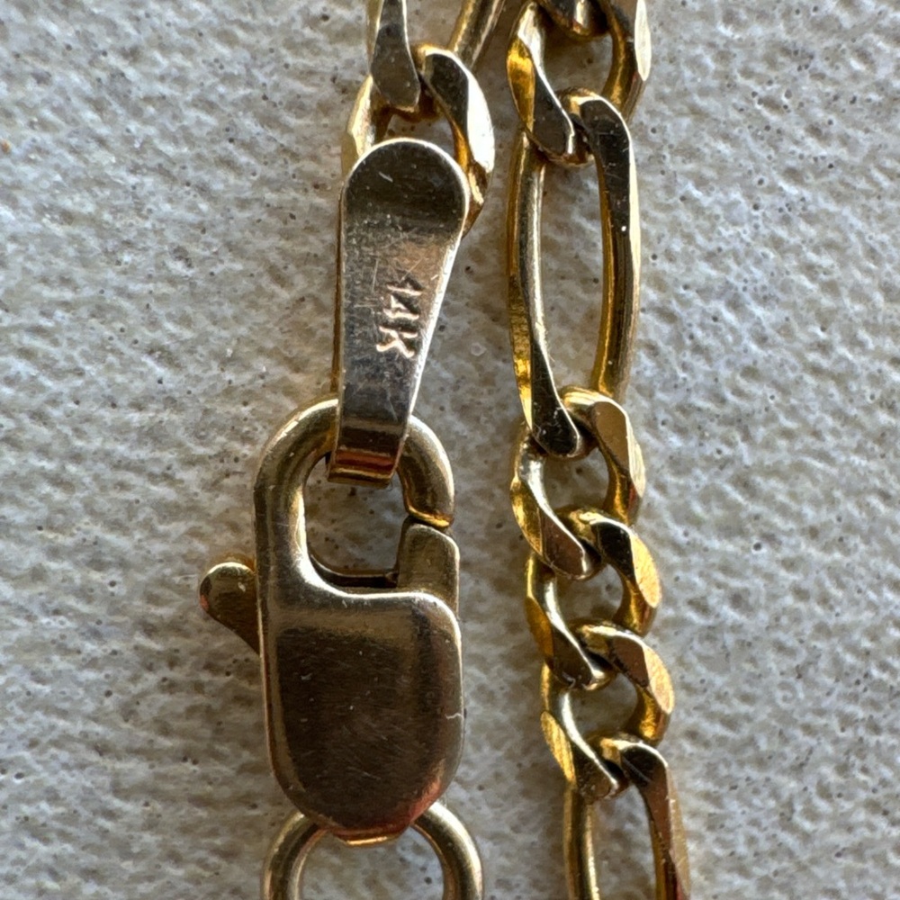 Solid 14k 7” yellow gold linked heart charm bracelet - Picture 5 of 7